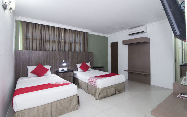 Super OYO 443 Crystal City Hotel