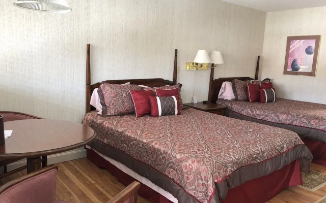 Island Pond Country Inn (Formerly the Lakefront Inn & Motel)