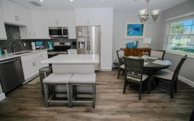 Colony Beach Club 233