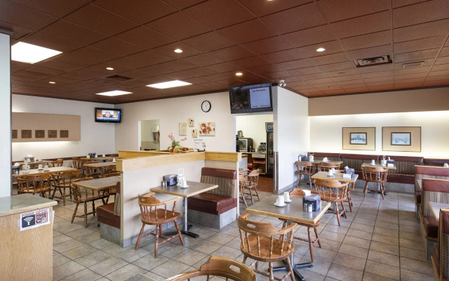 Dunvegan Inn and Suites