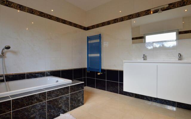 Spacious villa in Zingem with garden