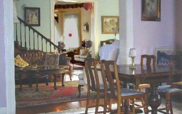 Robins Nest Bed & Breakfast