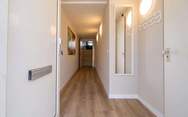 Luxury apartment overlooking the marina for 10 people