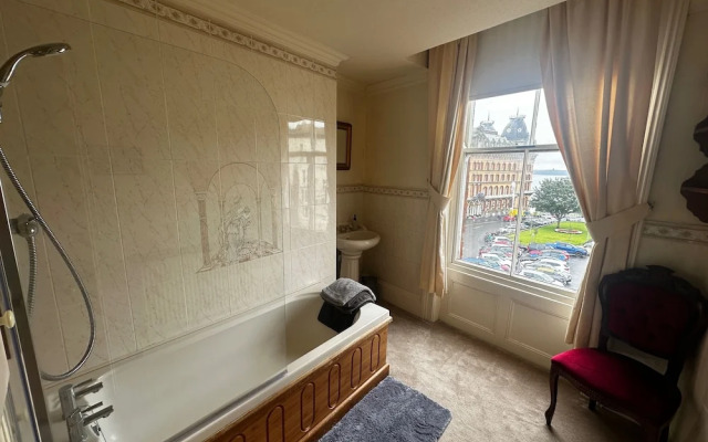 4-beds, Sleeps 8, Sea View & Pet Friendly