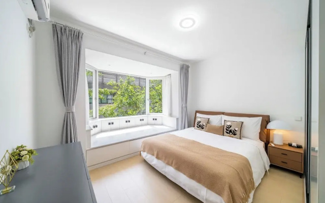 Tyms Stylish 3BR 2BA Apt Xujiahui Shops