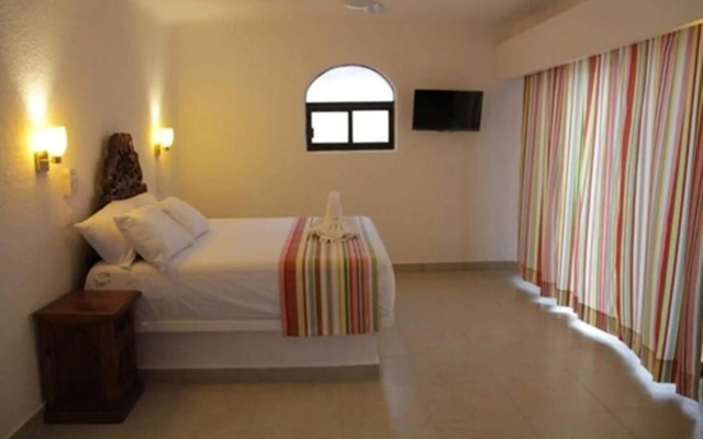 Pelicano Inn Playa del Carmen - Beachfront Hotel