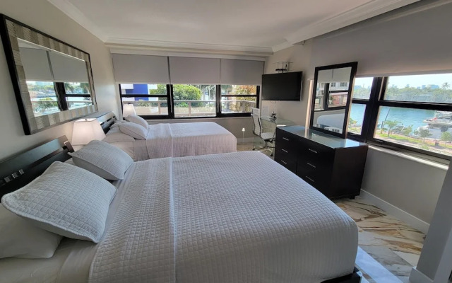 Alexander 521 3 Bedroom Apts by RedAwning