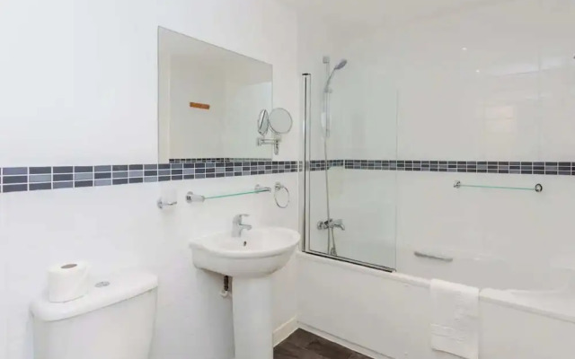 Bright & Airy 1 Bedroom Apartment in Trendy Peckham