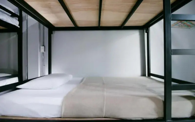 Guyasuka Hostel & Cafe by OYO Rooms