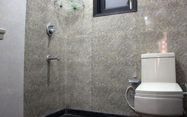 OYO 466 Hotel Lotus B&B