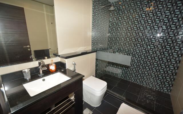 Cayan Tower by Deluxe Holiday Homes