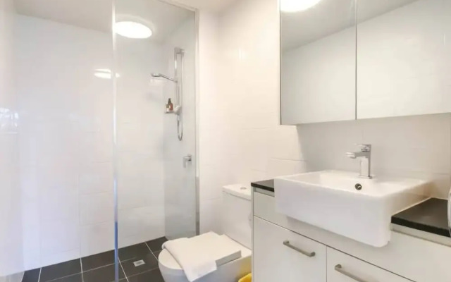 Modern 2 Bedroom Apartment In Fabulous Location