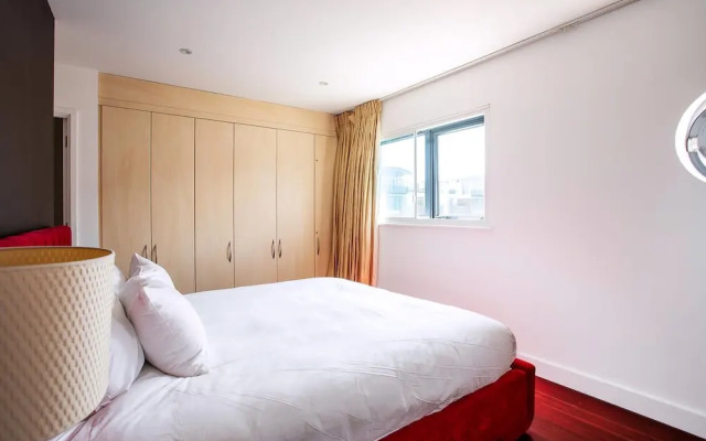 RAI - Modern Tower Hill Penthouse