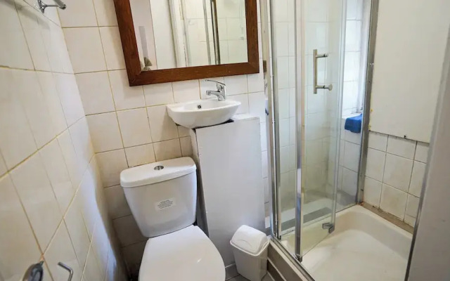 3BR Home Near Hounslow West Tube Station