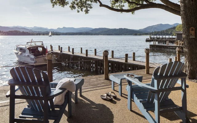 Lakeside Cottage