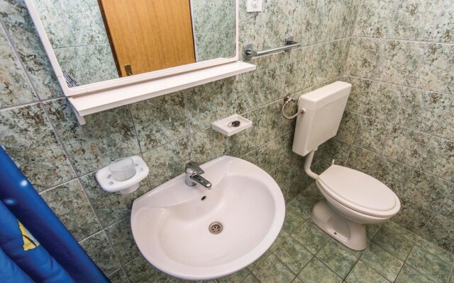 Stunning Apartment in Starigrad With 4 Bedrooms