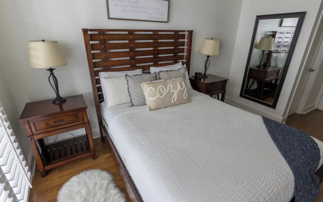 1 Bedroom Steps to Marina and CocoWalk