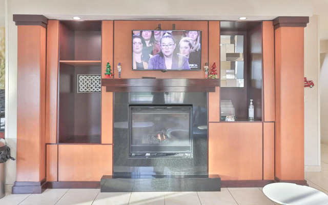 Comfort Inn & Suites