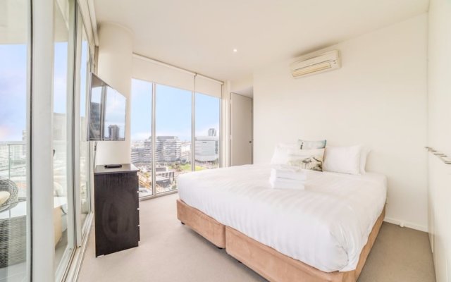 Melbourne Holiday Apartments at McCrae Docklands