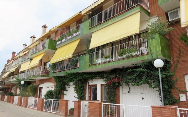 Apartment With 2 Bedrooms in Canet de Mar, With Wonderful Mountain Vie