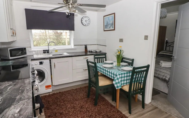 13 Gower Holiday Village
