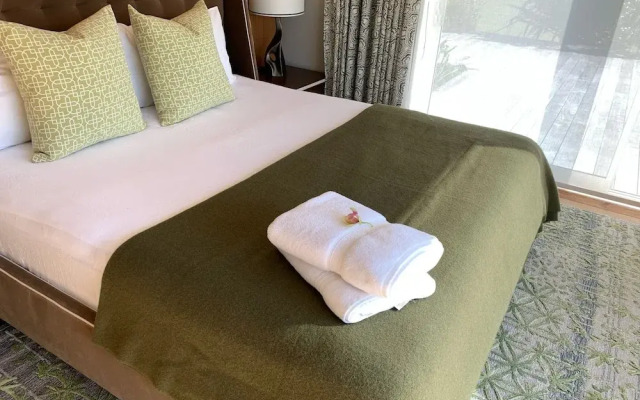 Te Whaanga Retreat & Spa Lodge & Canvastown Luxury Glamping Tents
