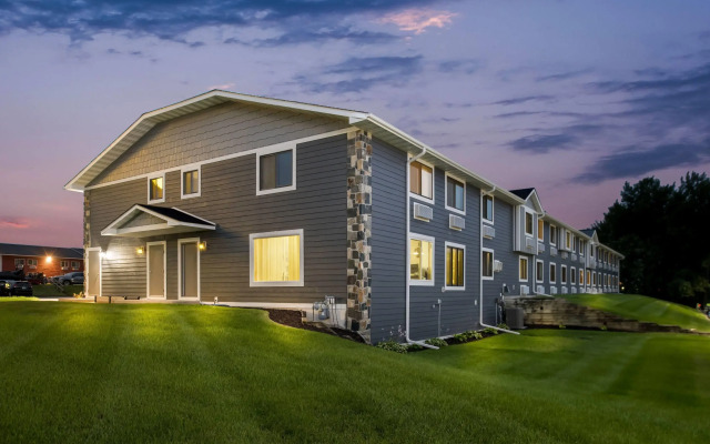 Super 8 by Wyndham Alexandria MN