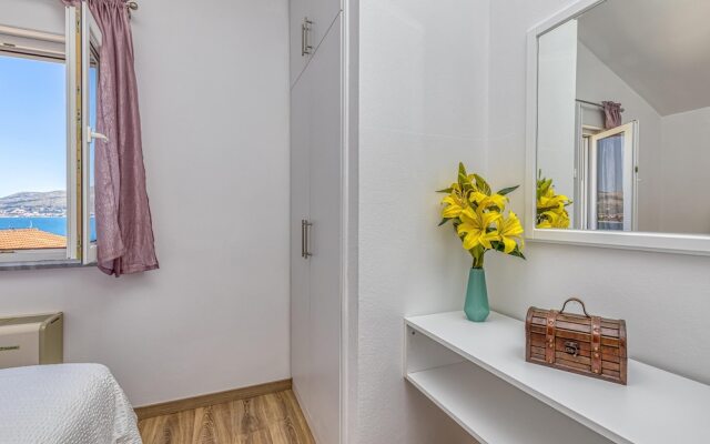 Seaview Apartment Mihaela