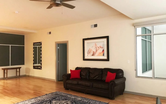 Pleasant  2Br Apartment | Great Value Downtown