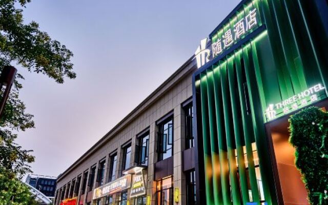 Three Hotel