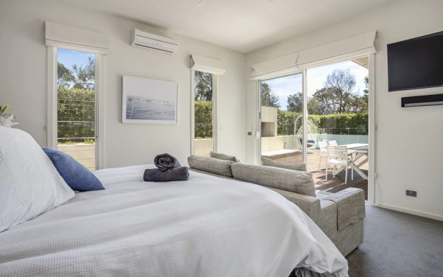 The Sanctuary: Stunning. Hot tub spa + Linen