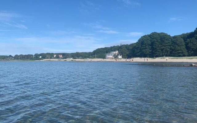 Ferienwohnung in weißer Villa am Kliff