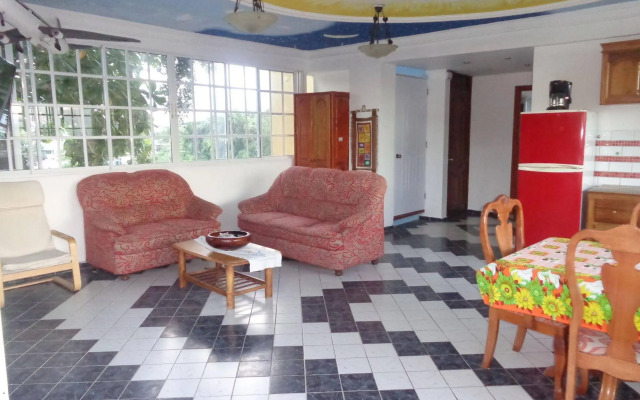 RIG Hostel Boca Chica Back Packer