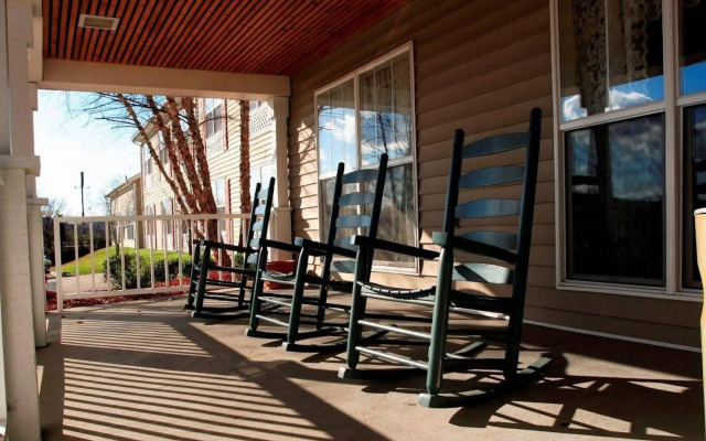 Red Roof Inn & Suites Knoxville East