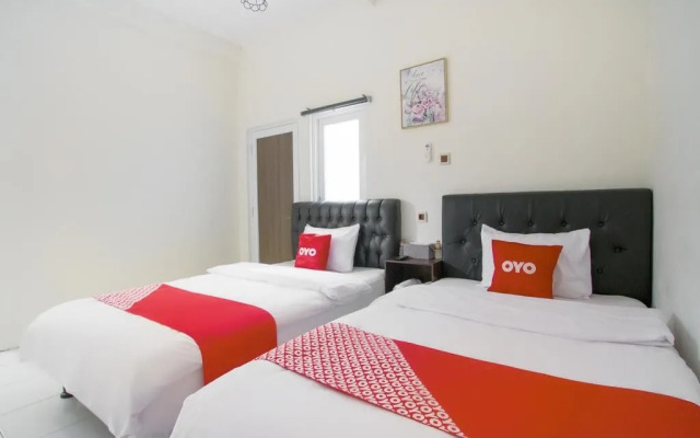 OYO 2975 House Of Mahira Syariah