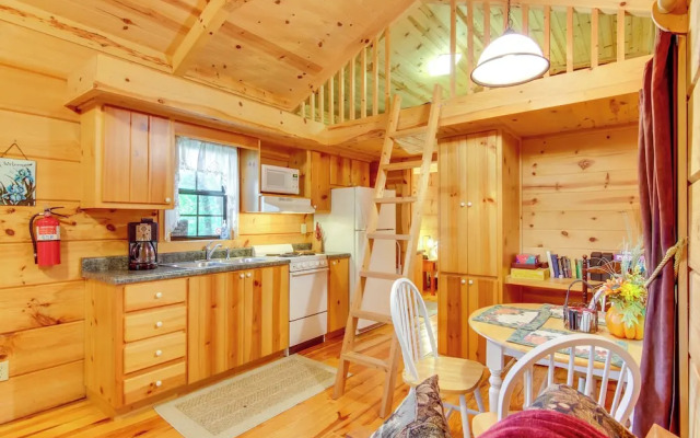 Hendersonville Creekside Cabin: Near Dupont Forest