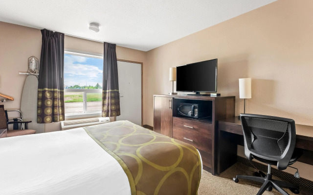 Super 8 by Wyndham Meadow Lake