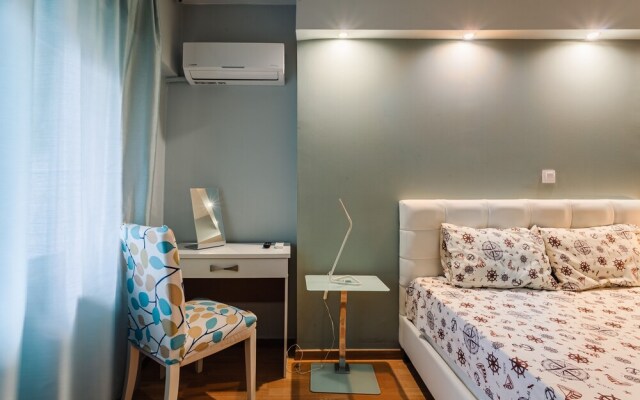 City-Sea Fusion, Elegant Gem Minutes from the Beach