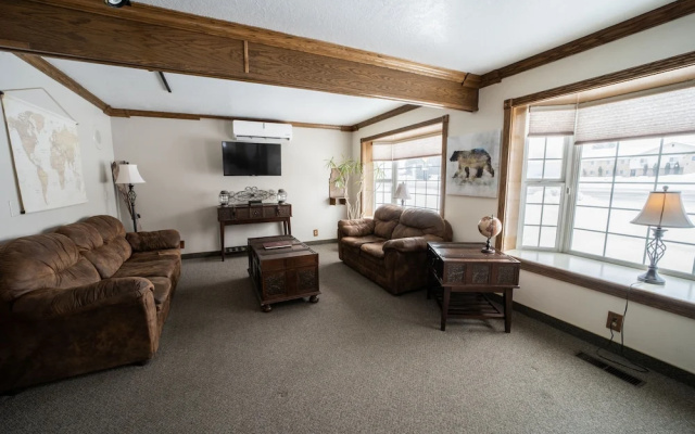 Clover Creek Inn