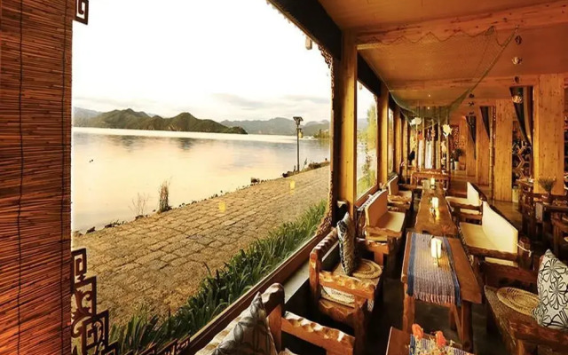 Lugu Lake Confused Years Inn