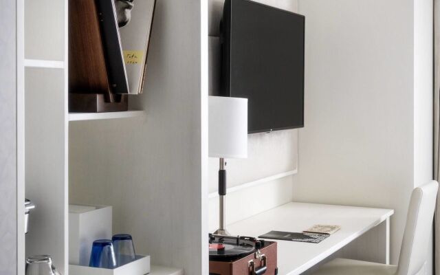 The Elizabeth Hotel, Autograph Collection