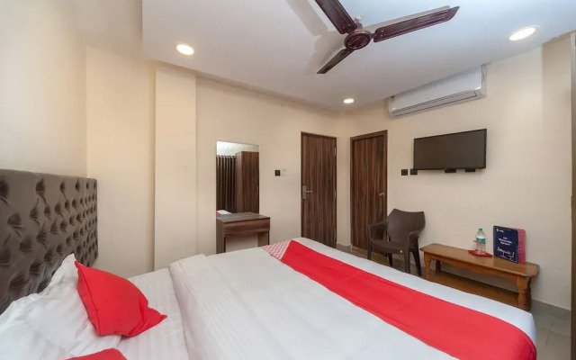 Collection O 24305 Ateendra Inn