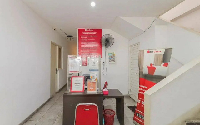 RedDoorz near Kaza Mall Surabaya