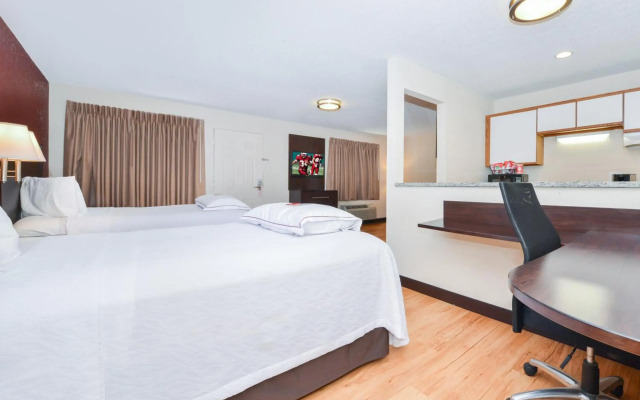 Red Roof Inn PLUS+ & Suites Guilford
