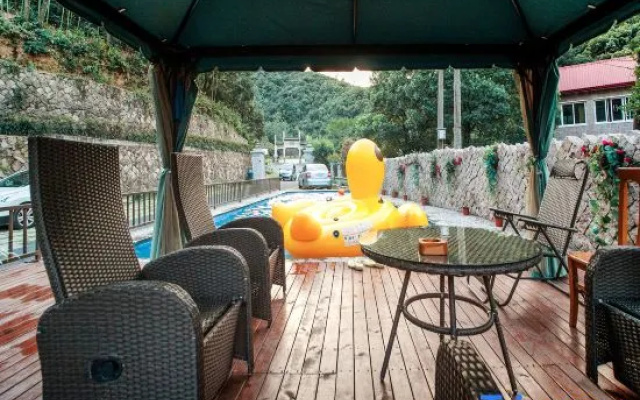 Qinyuan Shanju Private Garden Holiday Villa