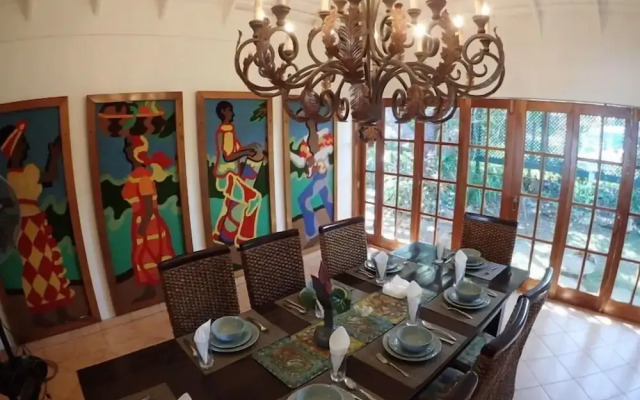 Tumac Villa, 4BR by Jamaican Treasures