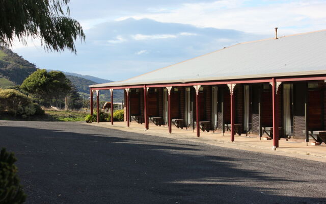 Skenes Creek Lodge Motel and Restaurant