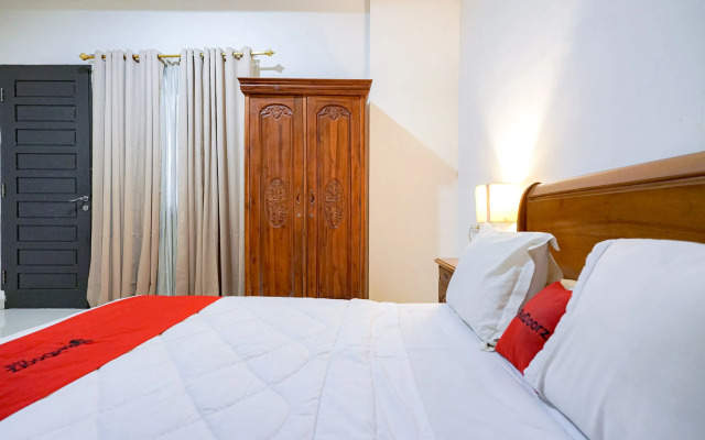 RedDoorz @ Avros Guest House Medan