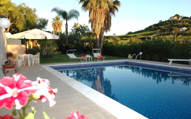 Holiday Home With Private Pool, Near the Beach