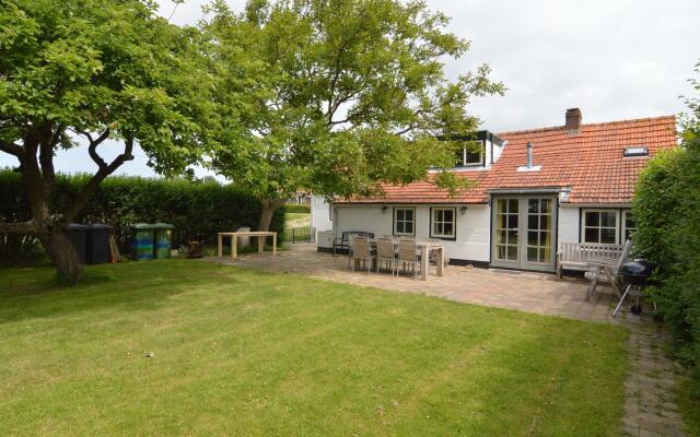 Spacious Apartment in Nieuwvliet near Sea